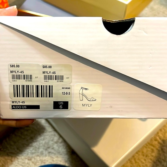 Aldo suede size 6 ankle strap heel - Picture 3 of 5